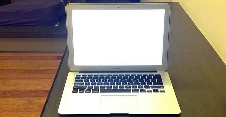 MacBook có màn hình xám