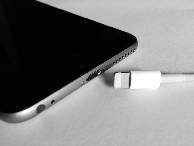 Bước 3: Sạc iPhone