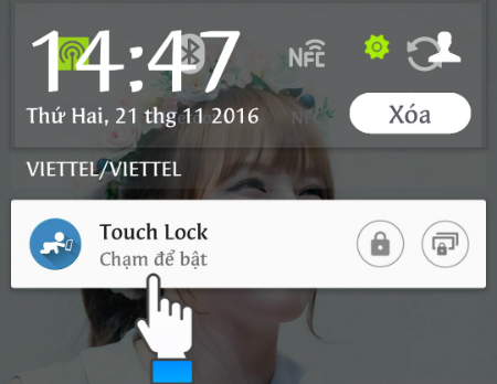 Vuốt thanh thông báo và chọn Touch Lock