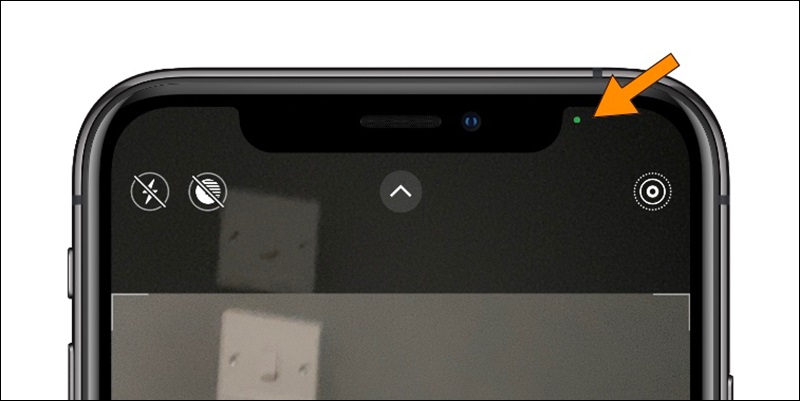 Dấu chấm xanh trên màn hình iPhone trên iOS 14 là gì?