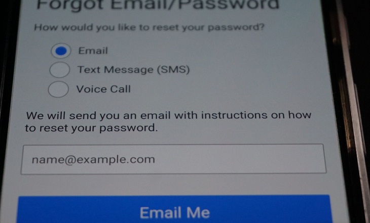 Chọn một trong ba cách để đặt lại mật khẩu của bạn qua email, SMS và cuộc gọi điện thoại