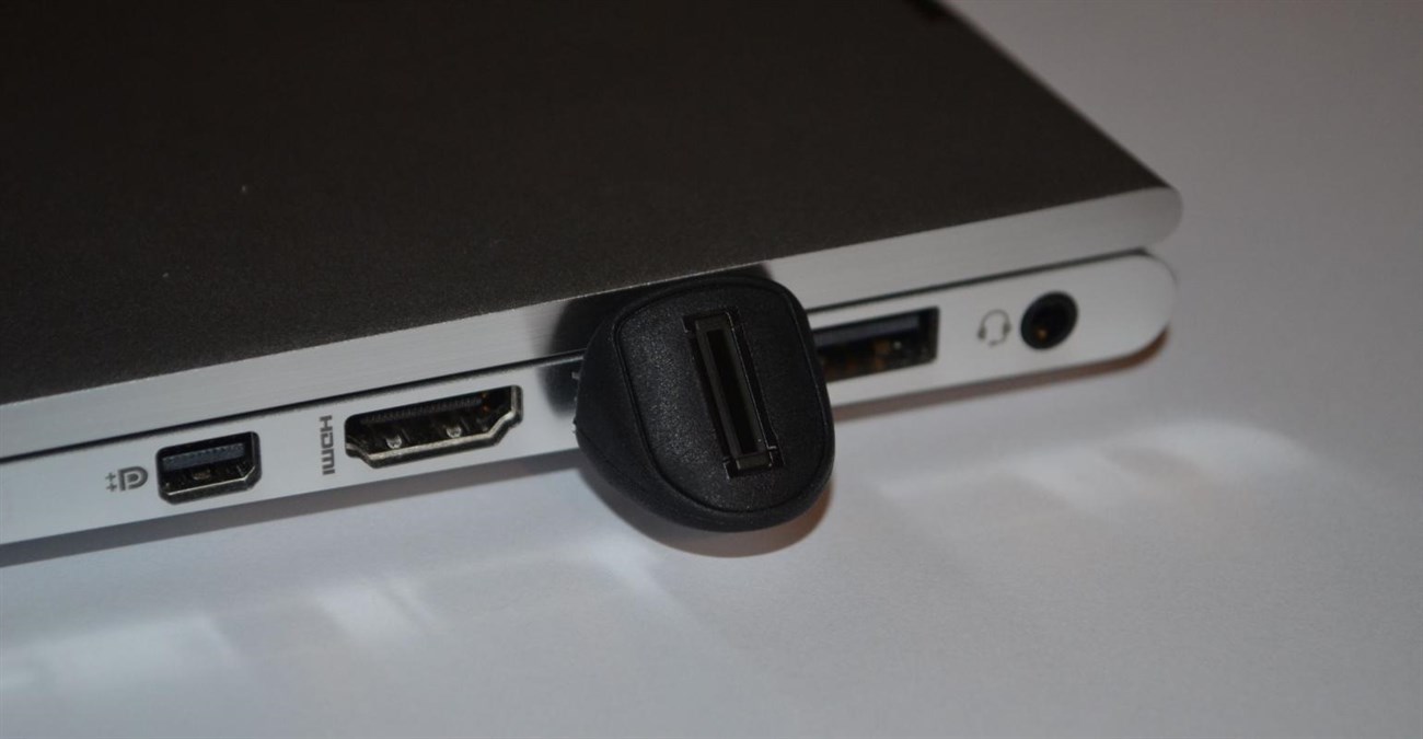 Cảm biến vân tay mini của Eikon được kết nối qua cổng USB