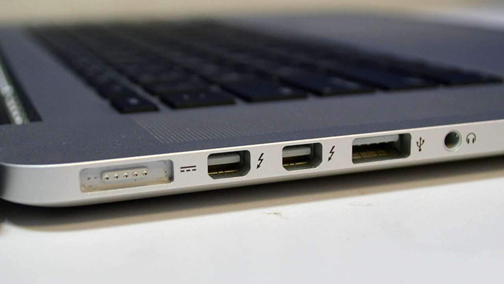 Cổng USB trên máy tính tiếp xúc kém