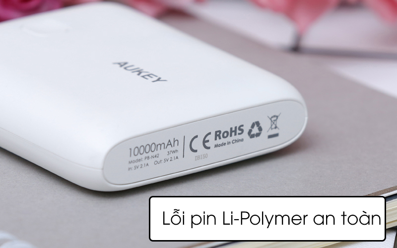 Pin dự phòng polyme Aukey PB-N42 10000mAh màu trắng với lõi polyme bảo mật